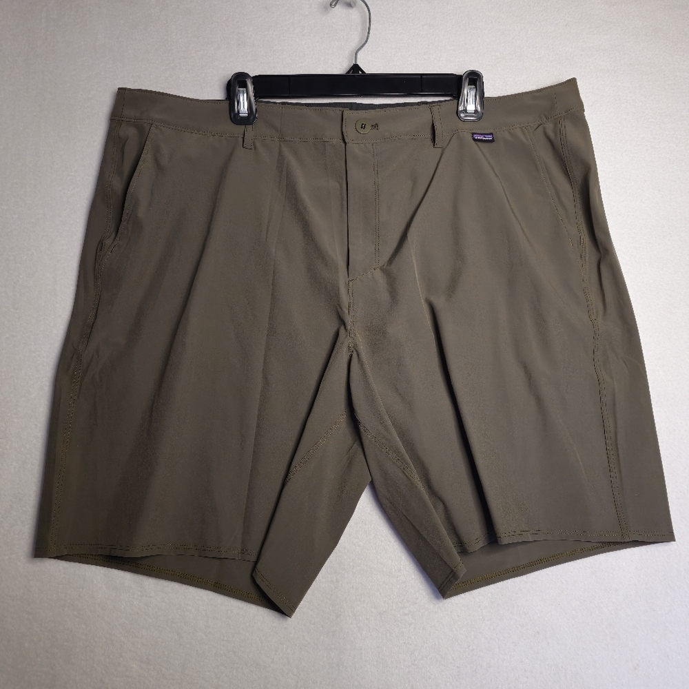 Patagonia hydro series  Men's gray Shorts size‎ 40